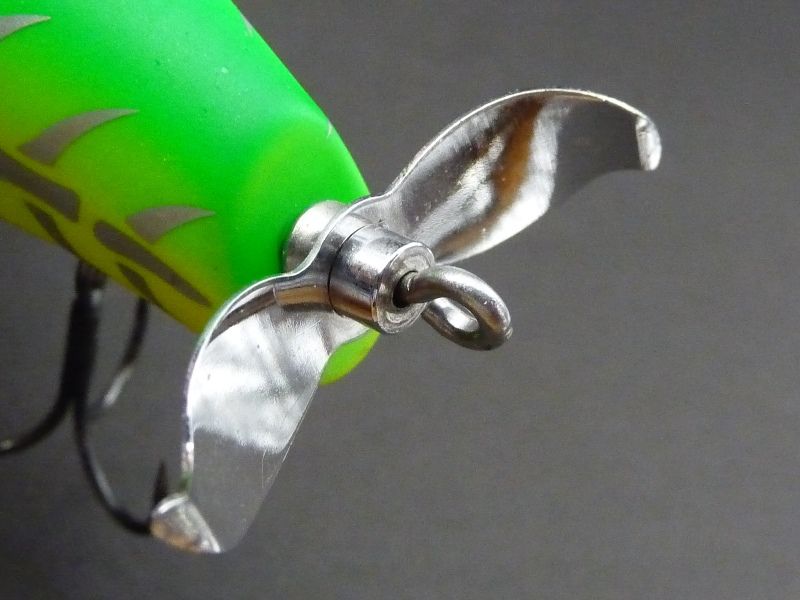 有りそうで無かったウッド製縦扁平ウェイクベイト フナバド Funa Bud